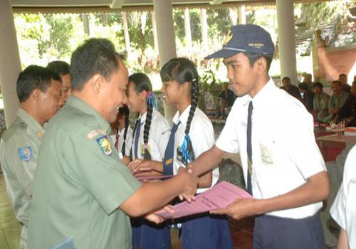 Bupati Bangli Serahkan Beasiswa bagi Siswa Berprestasi untuk Kecamatan Susut, Tembuku dan Bangli di Gedung Sasana Budaya