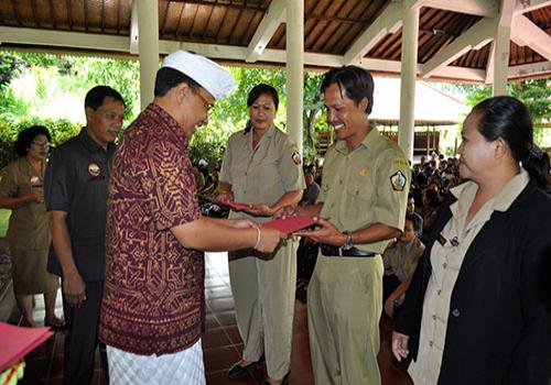 PENYERAHAN SERTIFIKAT PLPG