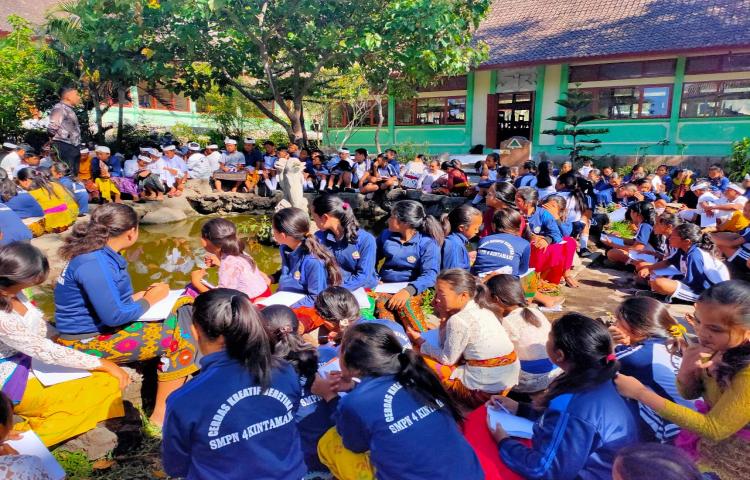 SEHARI BELAJAR DI LUAR KELAS