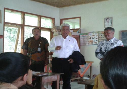 Sidak Kadisdipora di SD LOkasi Balik Bukit